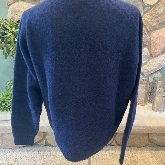 100% Pure New Wool Claymore Shop Blue Crewneck Sweater with Textured Knit